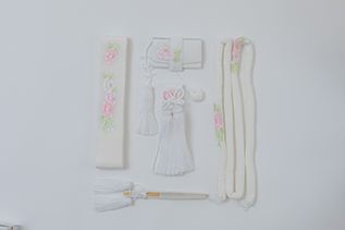 白・花刺繍